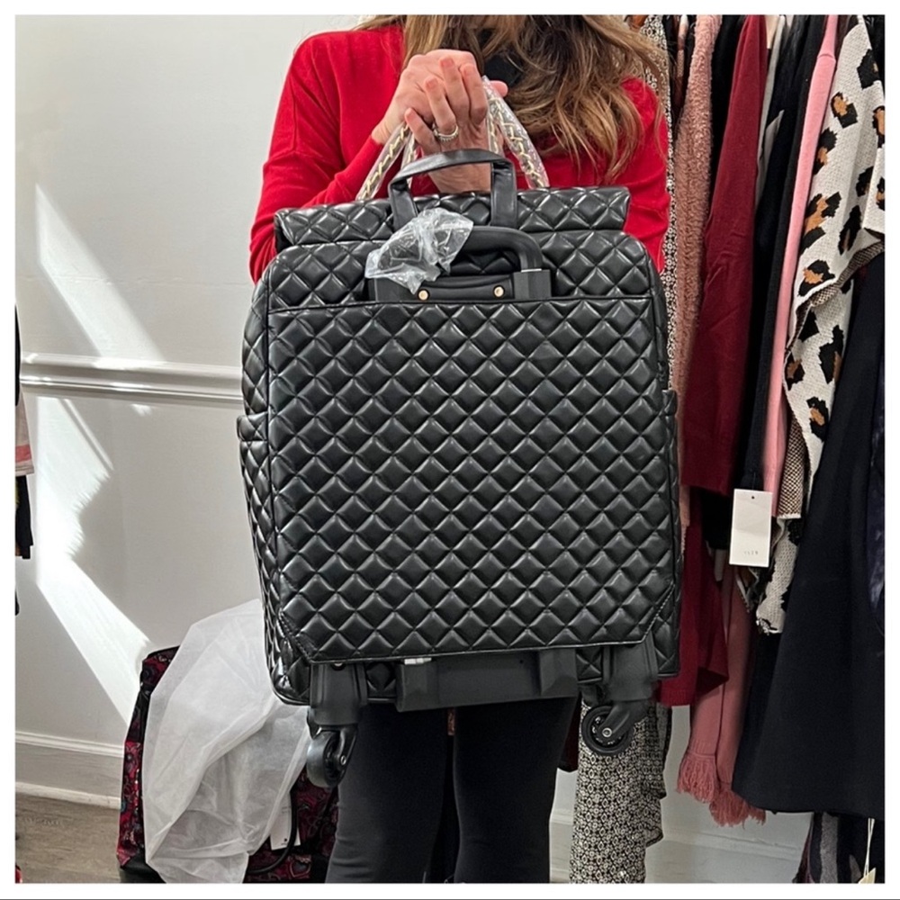 ONE HOUR SALE✨✨✨Quilted Faux leather Fabulous Travel Rolling bag JUST 2 LEFT - Picture 8 of 10